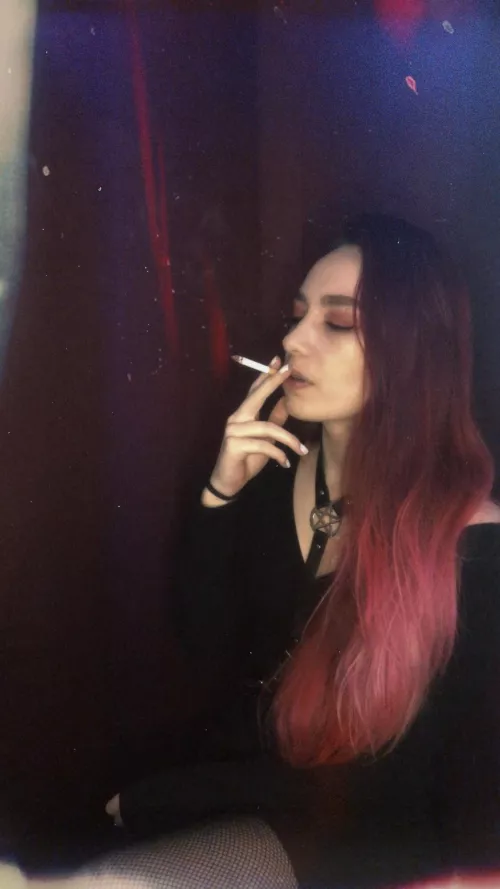 one of the last pictures I took before I broke my phone, at least I love the outfit 🌚