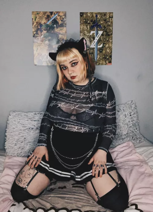 Pet me everywhere master 🐱