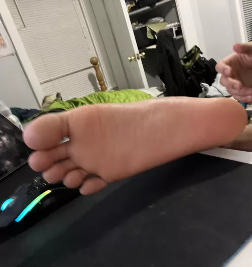 rub your dick on my soft feet~