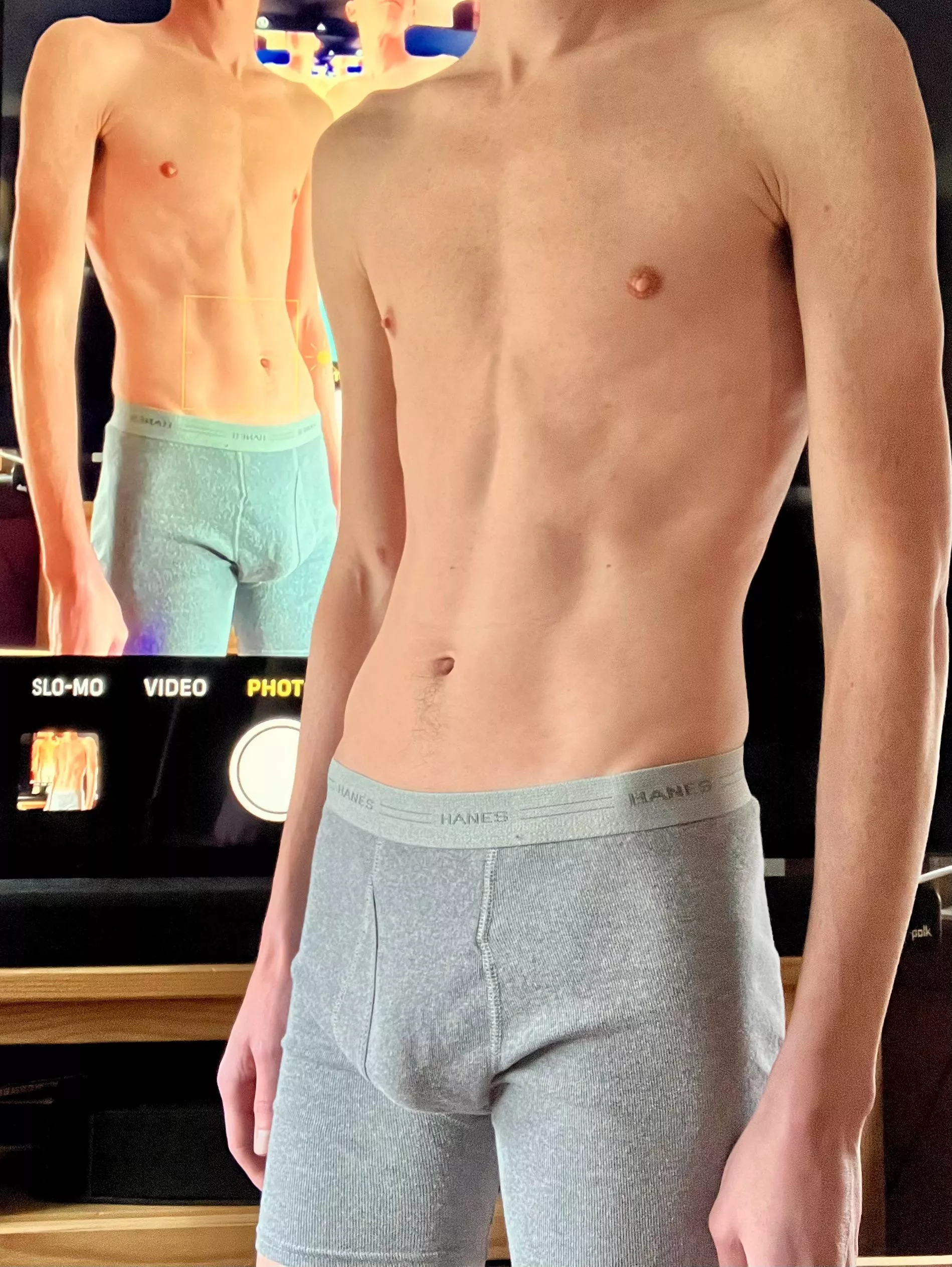 Screen mirroring to the TV