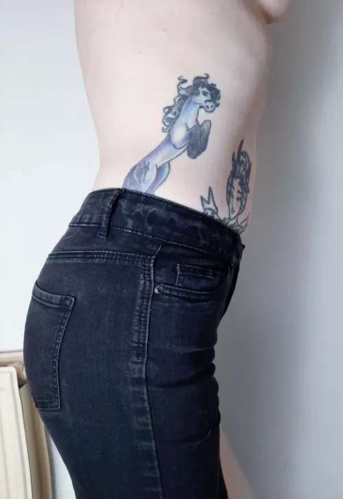 sneaky underboob to go with it 😜