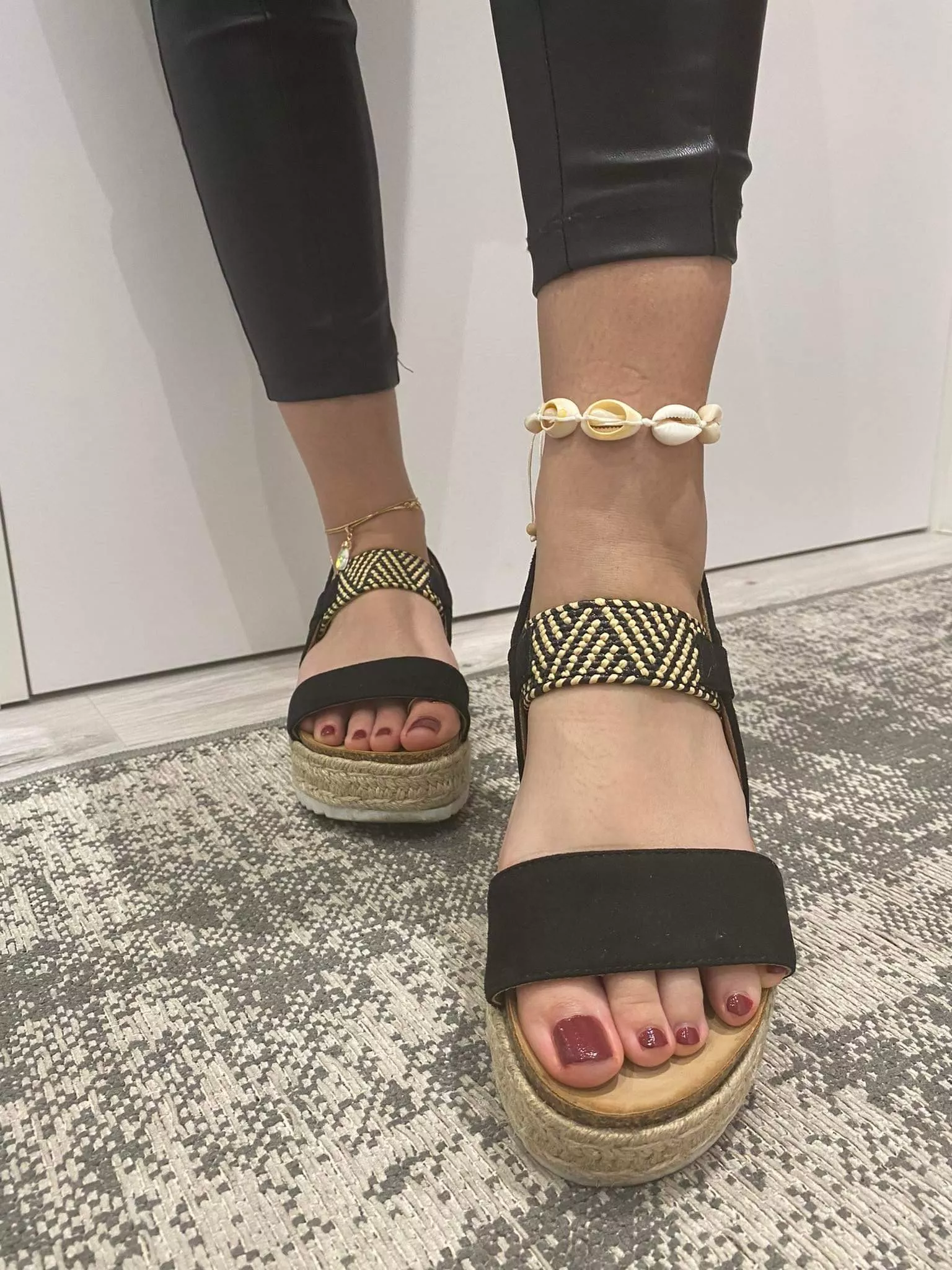 Someone wants to take off my sandals and lick my feet? 😏