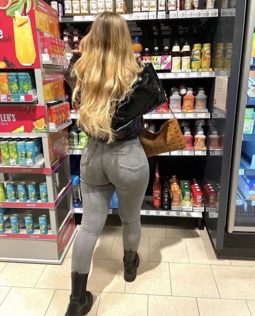 The perfect jeans rear