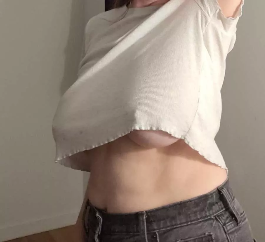 This top may or may not be from highschool - how are they gonna know 😝