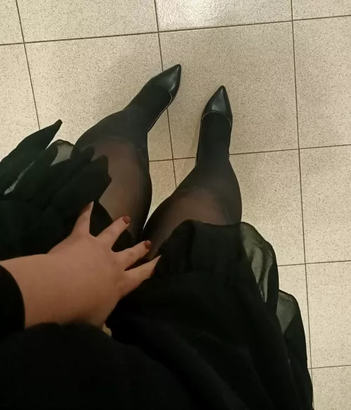 total black is so sexy