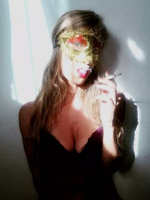 Would you give me a smokey kiss? 👄💨