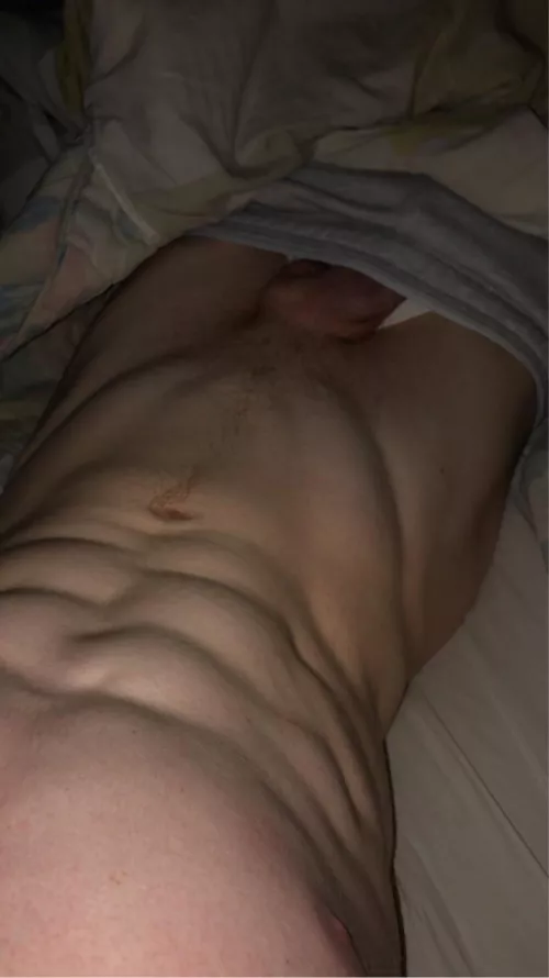 18 from Sweden looking for Fit and hot dudes hmu with Face @shoomo_1