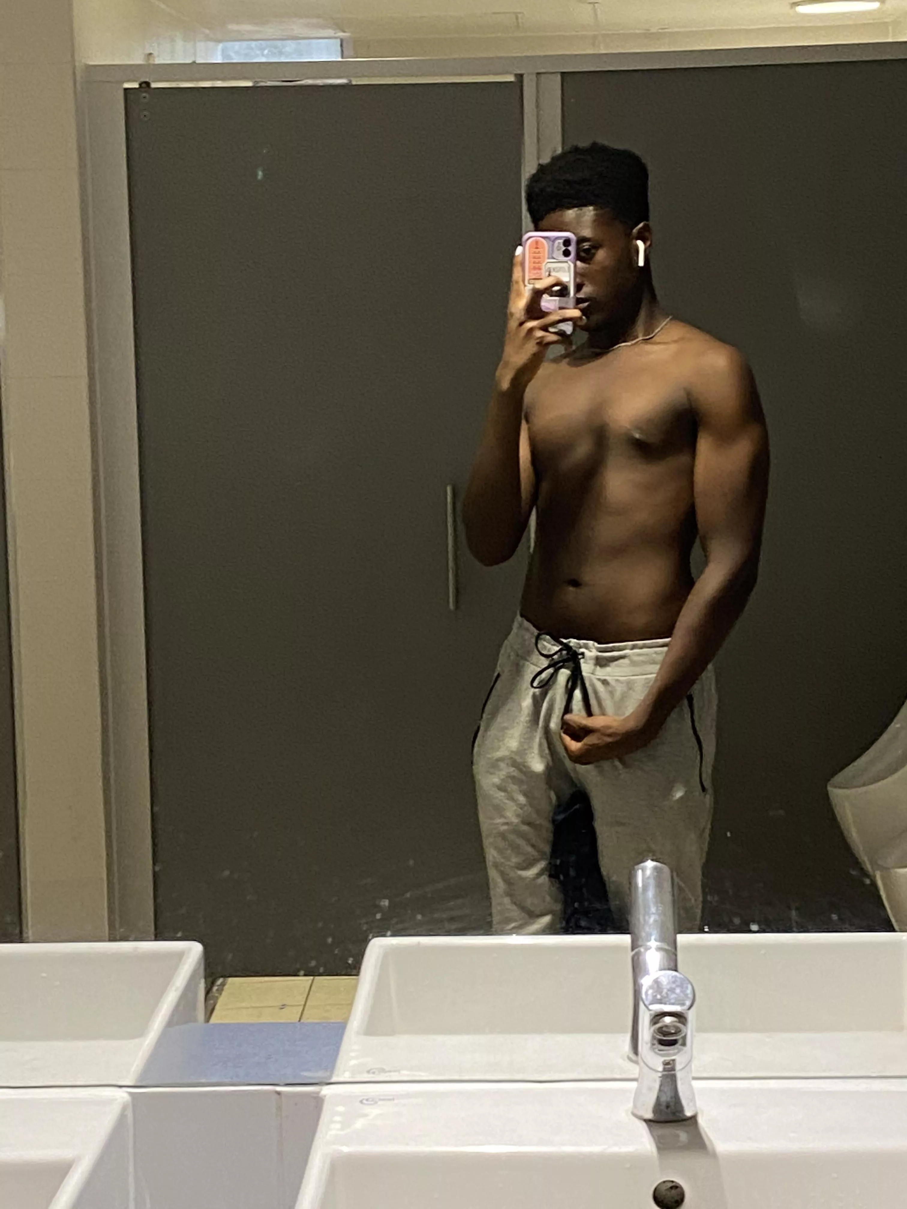 18 m looking for live snaps pm for snap