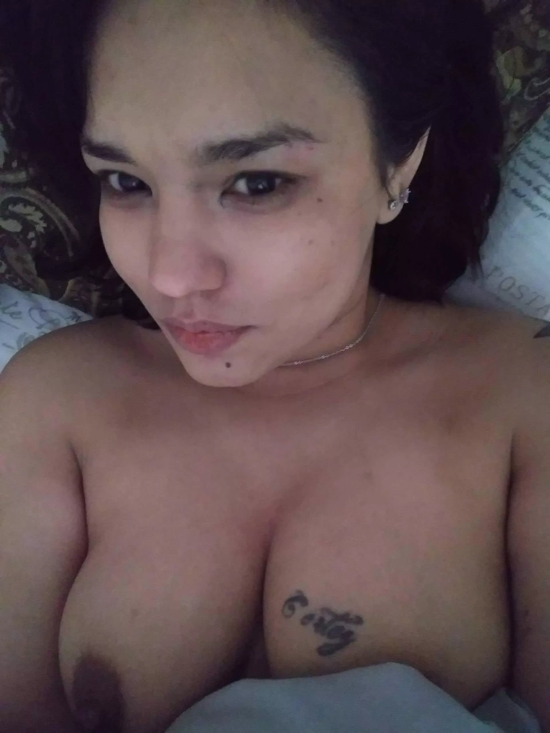 25 5'5 180lbs 25 5'5 180lbs