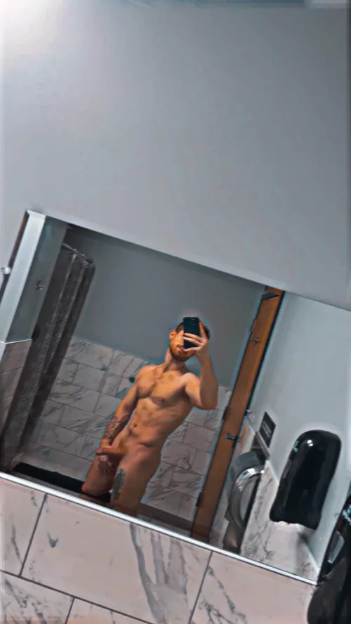 [25] Who wants to see my thigh tats