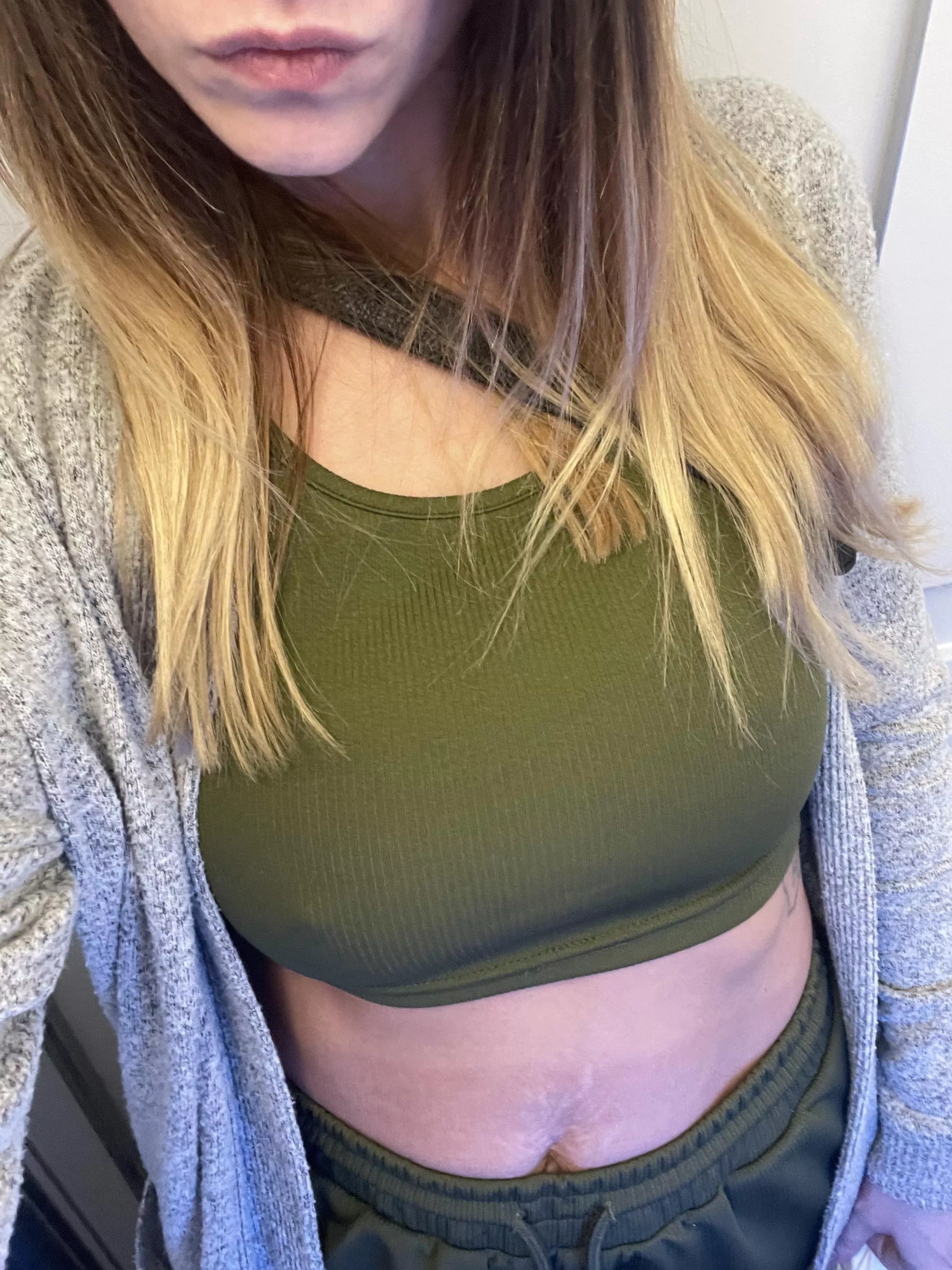 Airplane selfies 😘 guess its a little cold 36k feet in the air