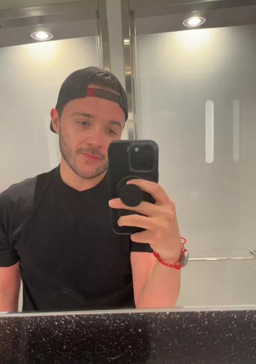 bit tanned from the cruise 🥴