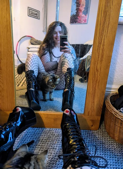 censored by my cat 😂😂