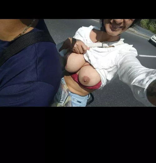 confidence starts when you’re in public naked