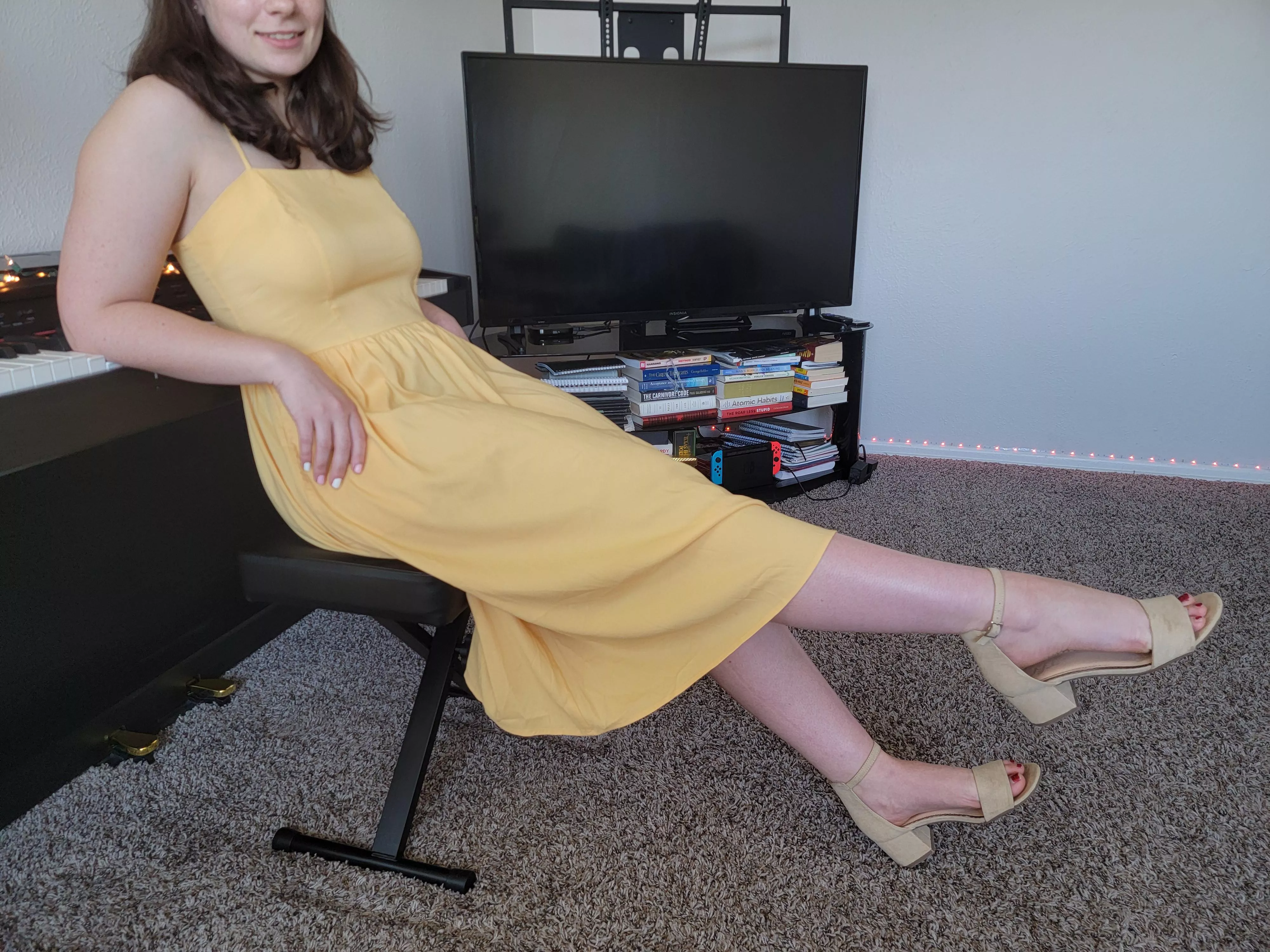 Feelin' pretty in my yellow sundress and heels!