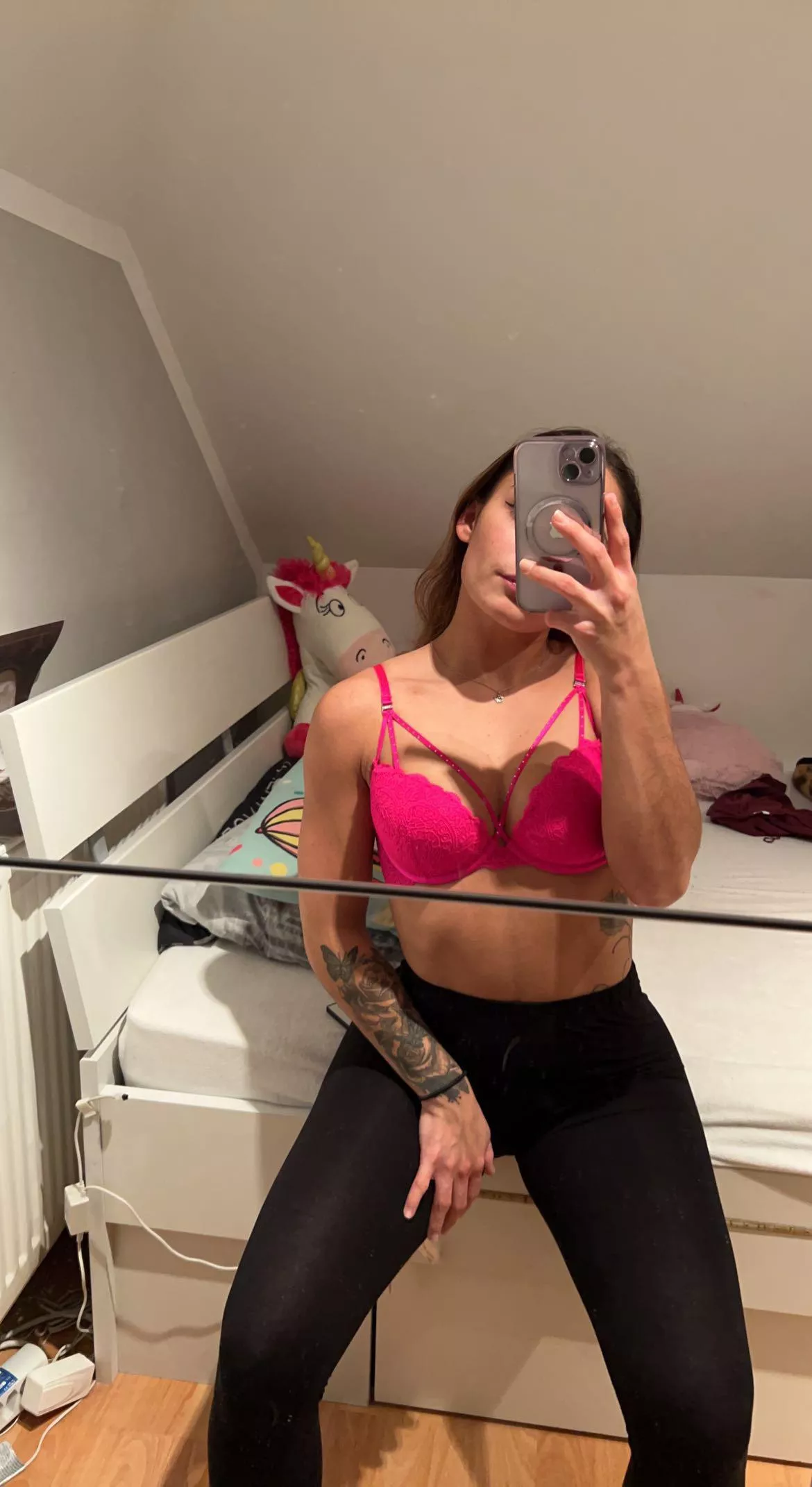 Feeling sexy in my pretty new leggings