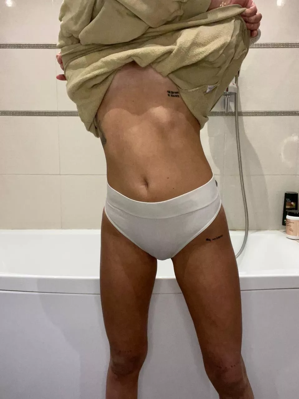 Getting ready for a shower😏