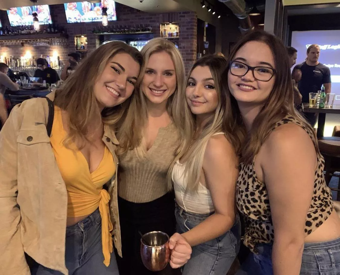 Girls night at the bar (2314)