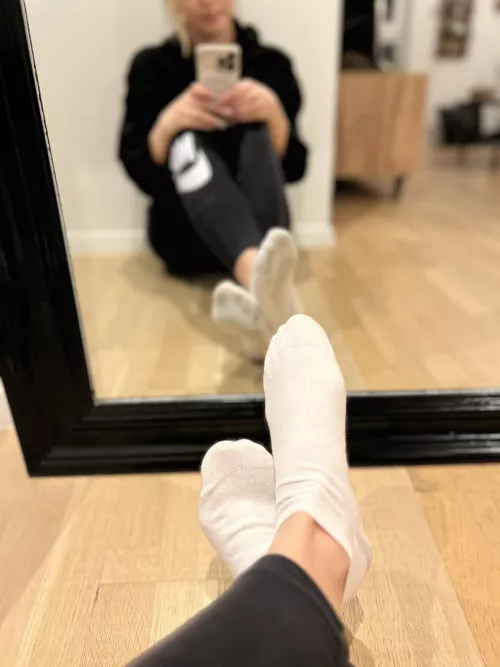 Here’s your sockfetish dream 😌👅