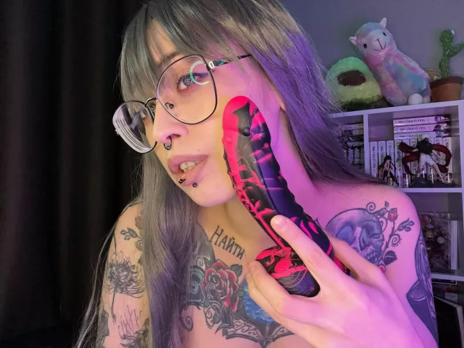 I bet your gf never sent so sexy selfies as me