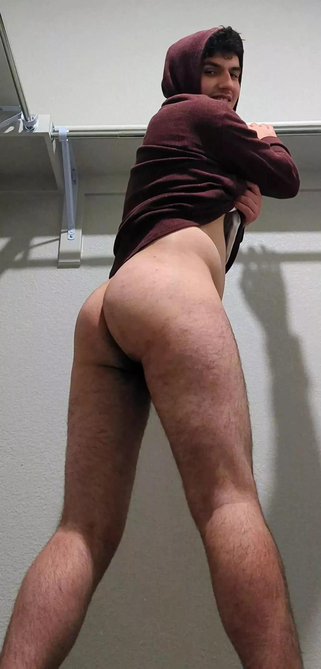 I love showing my face and ass.