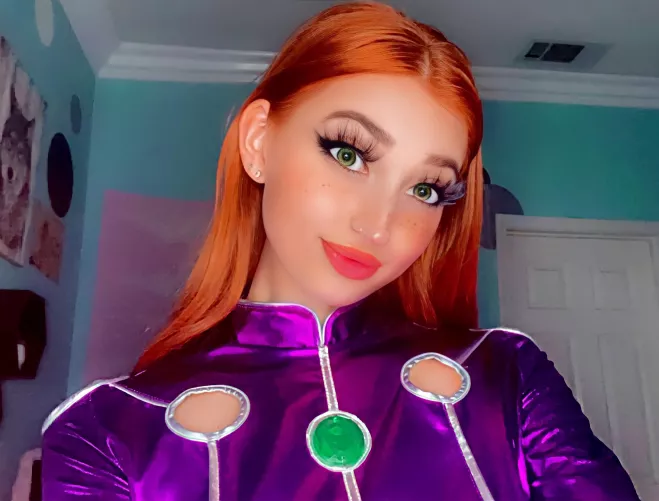 Starfire Cosplay from Teen Titans