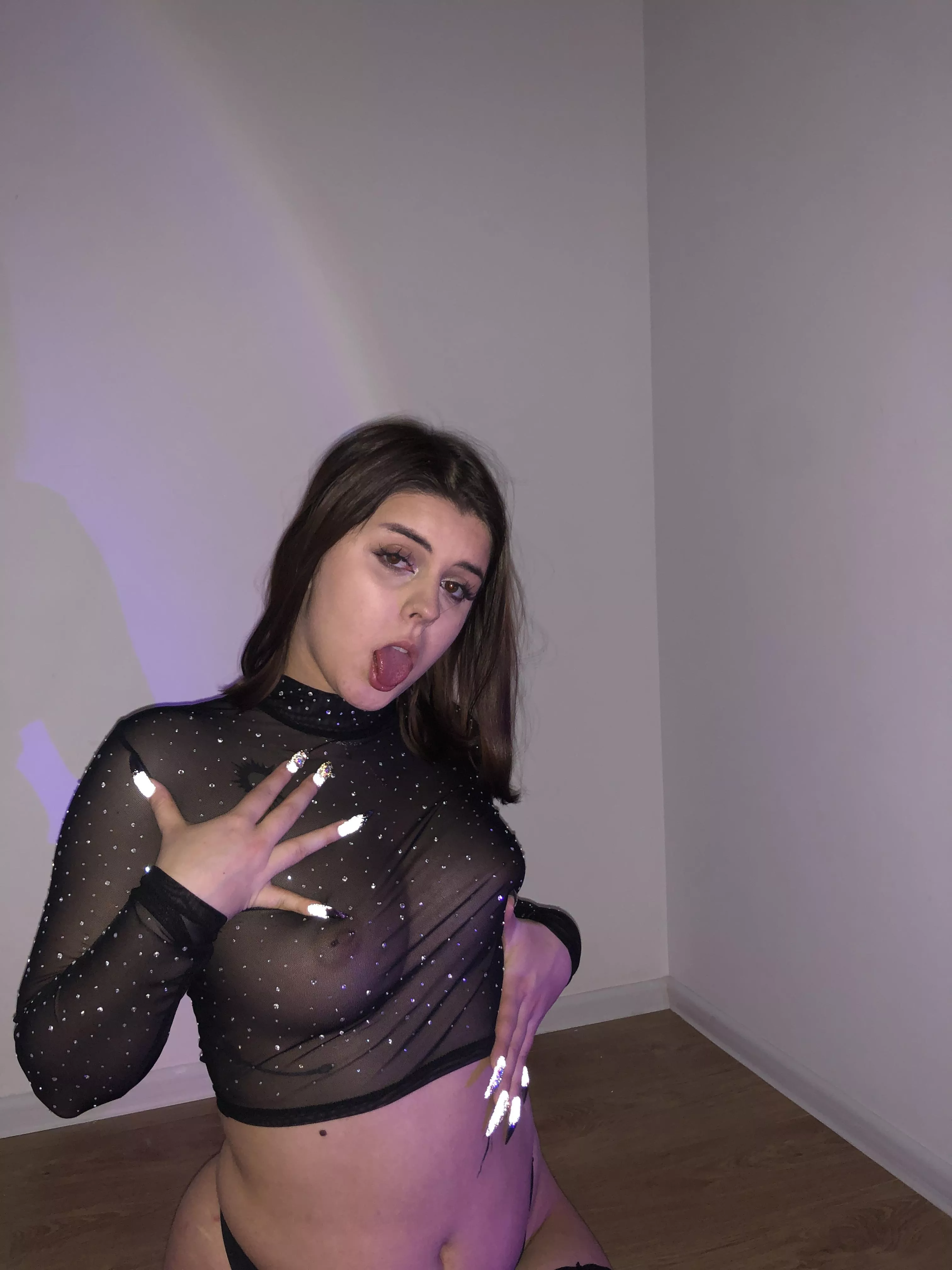 This depraved girl needs a deep fuck .😋