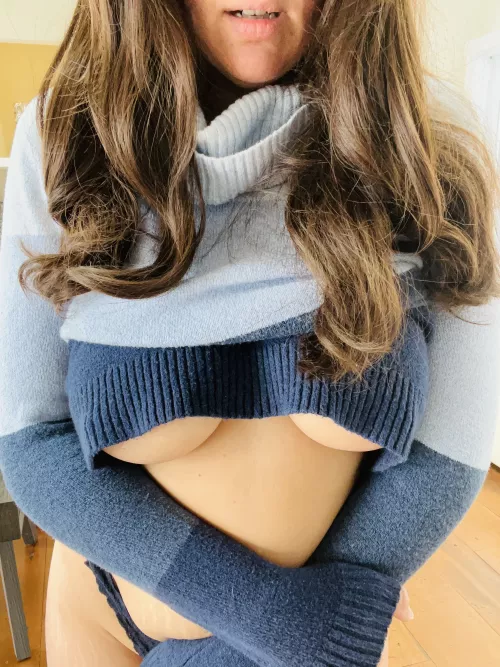 Turtle Neck Crop top... And still manage to be sexy!