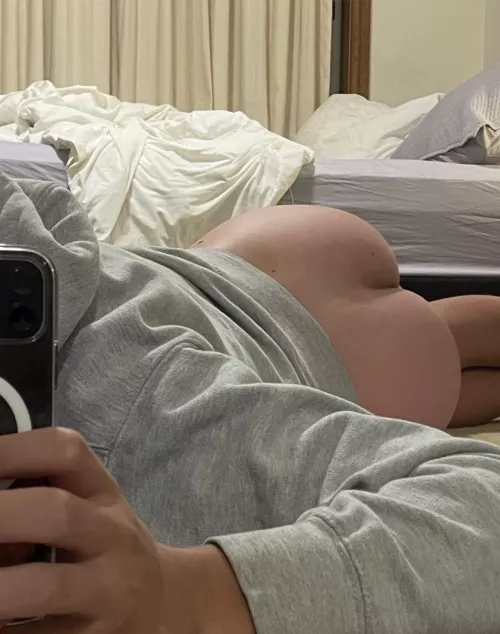 Wanna hang out? 😳