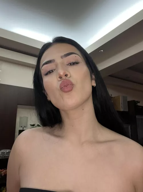 Who wants naughty babe here?💦😈