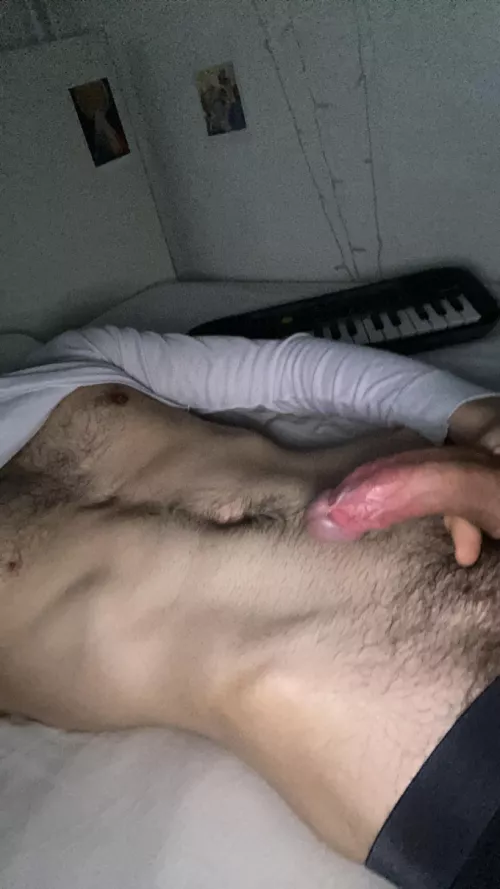 22 italian student. i model. lf guys around my age to help me get off. hmu@pinjohn2022