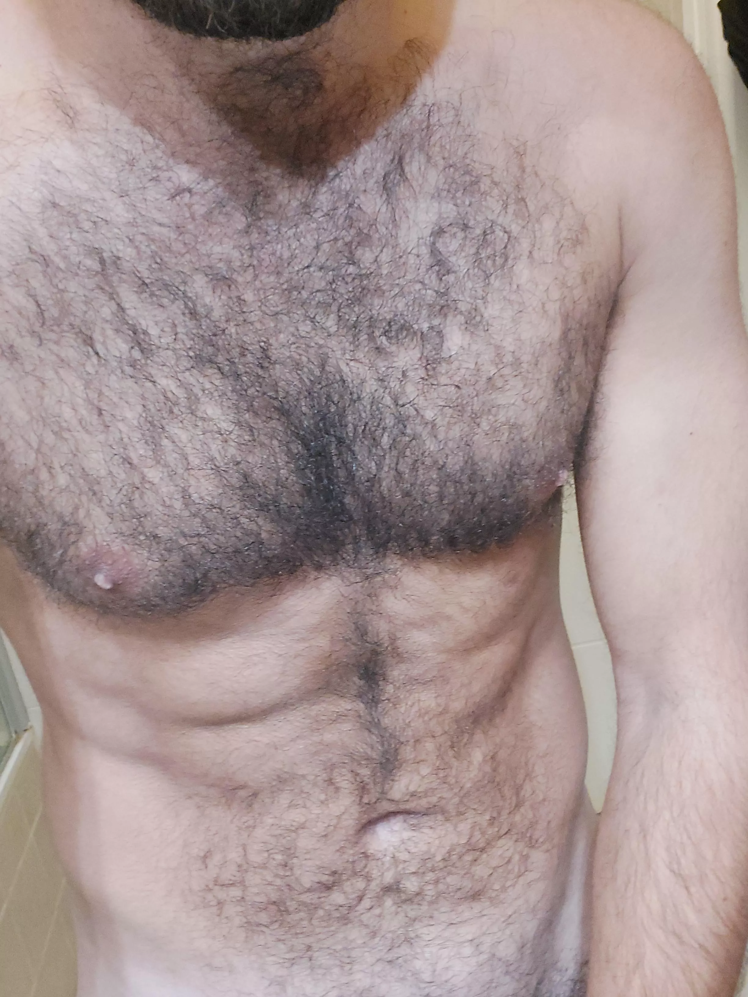 26, looking for muscular/fit guy for live cum. Send body pic: joseyphill