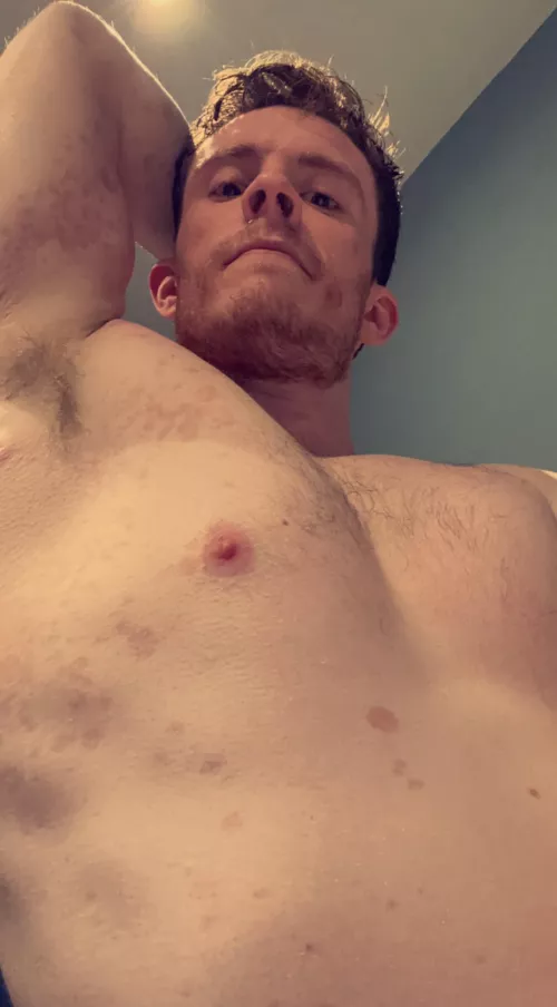27 M Ireland, looking for horny tops that wanna cum, older is a plus, face is a must, discretion is taken but face must still be shown. Snap Davidreilly08