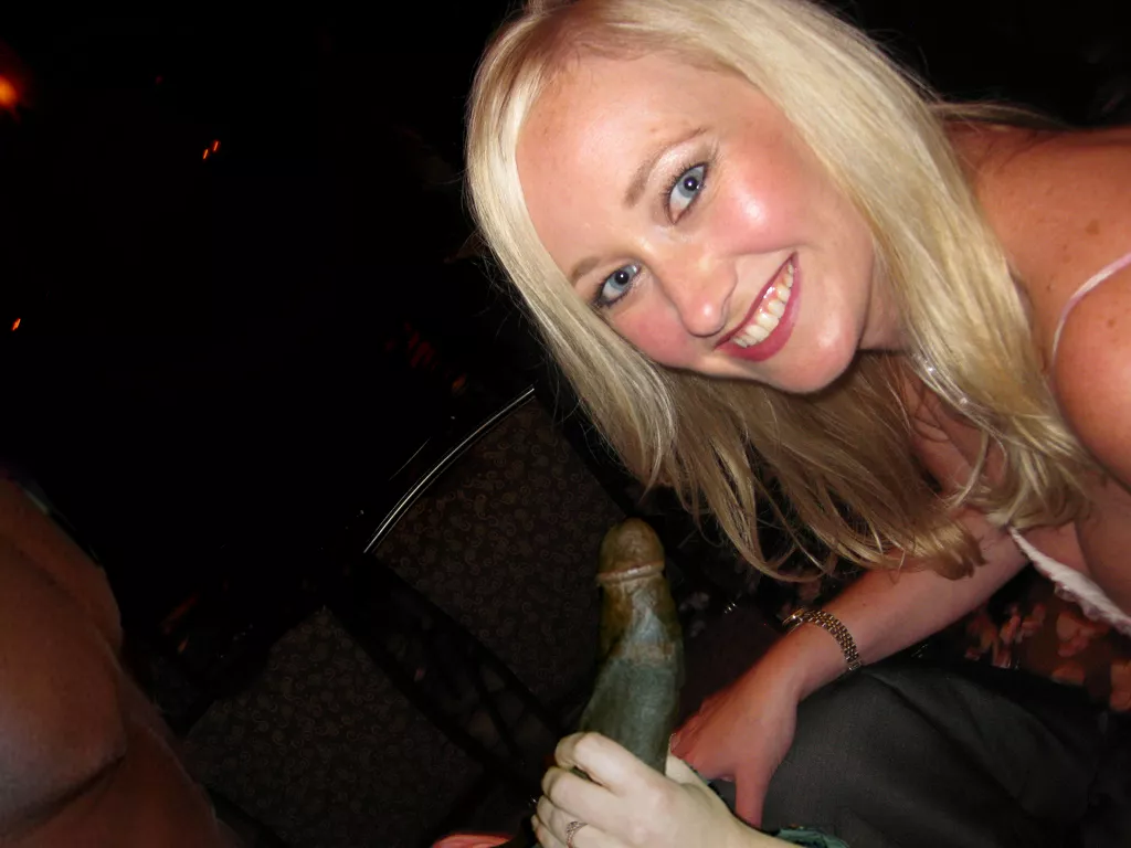 Amateur milf wife [image]