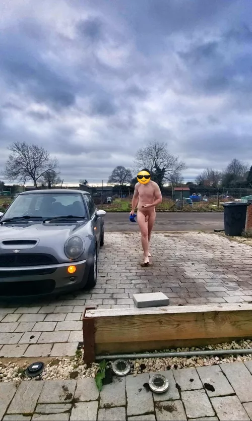 Any one else do nude tasks in there front garden. England