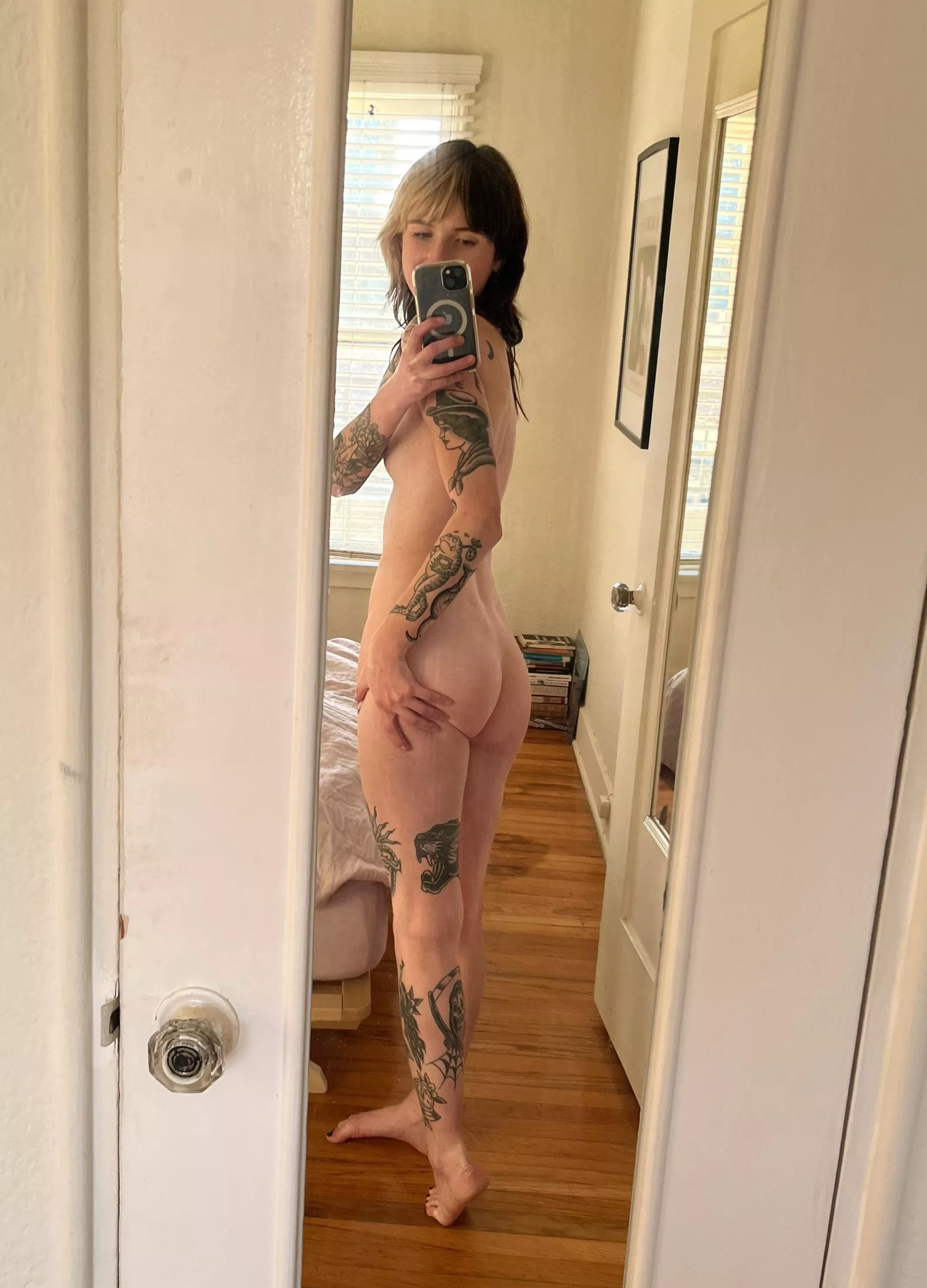 Anyone need a small booty goth gf?