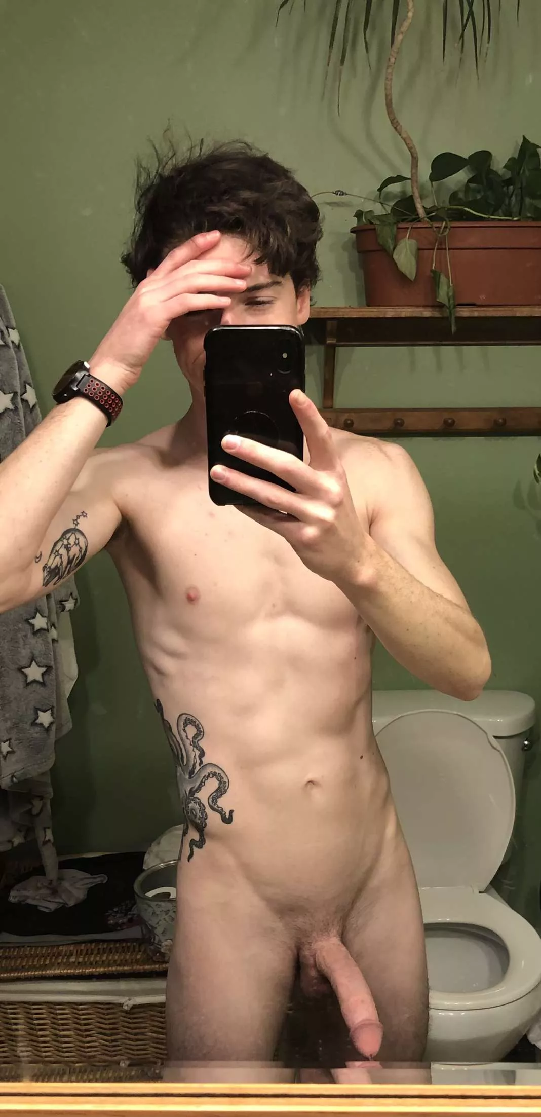 Are their actually guys that like giving head while you game ? I need some proof.