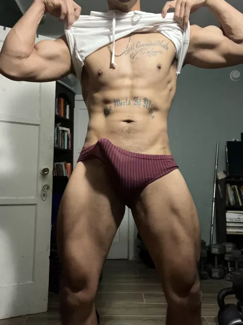 Cum under both pits.