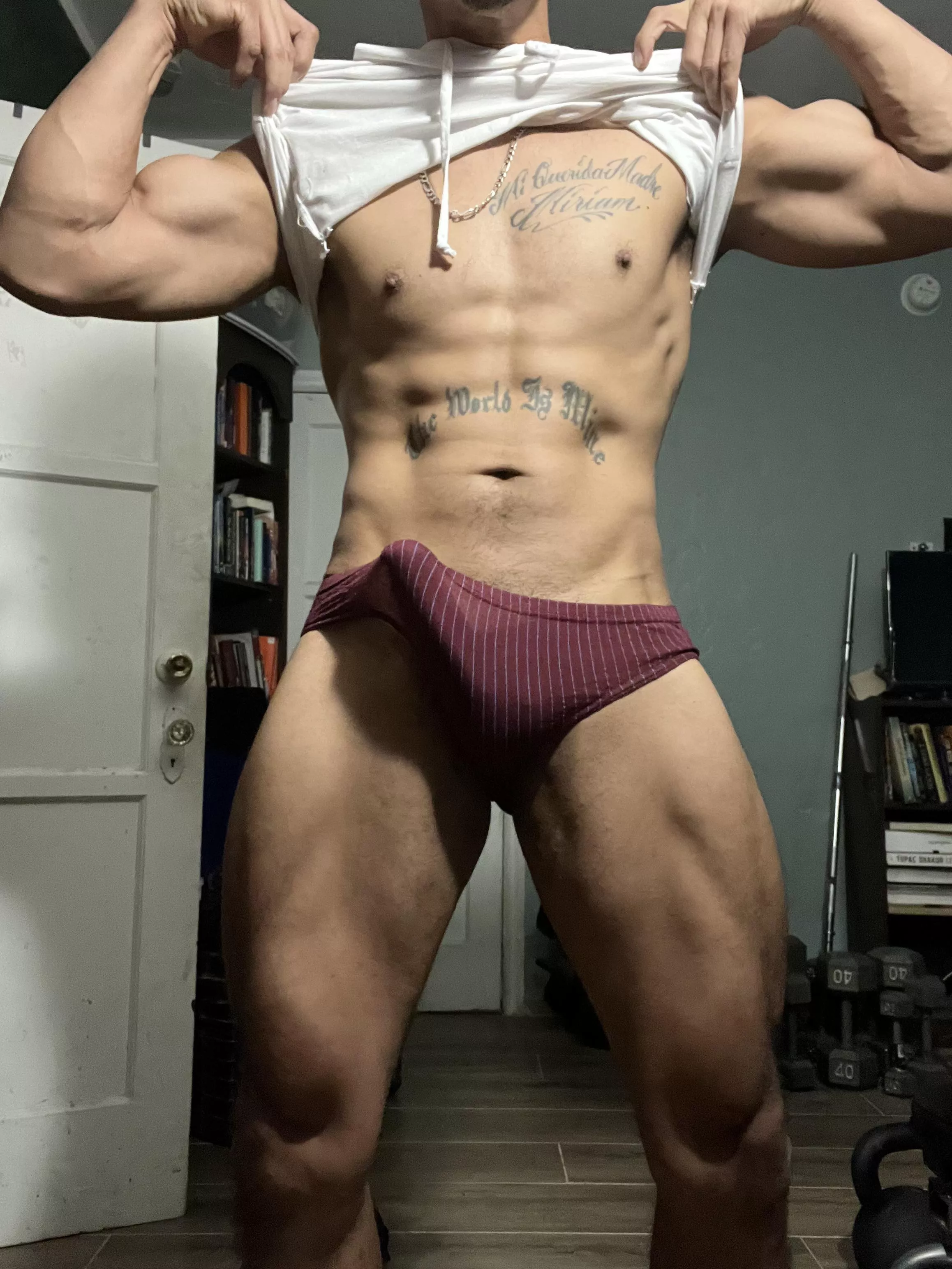 Cum under both pits.