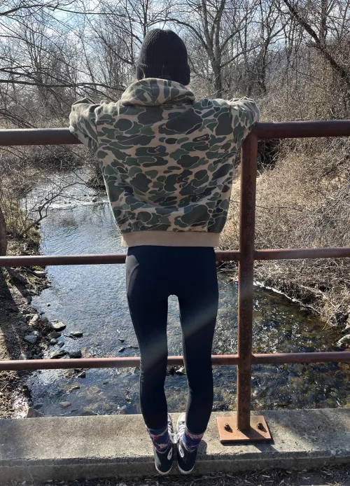 Full leg gap from the back