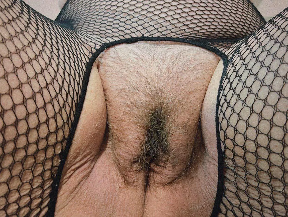 Hold on.. let me spread my pussy open for your cock ;)