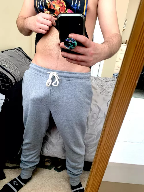 I love these sweatpants 😏