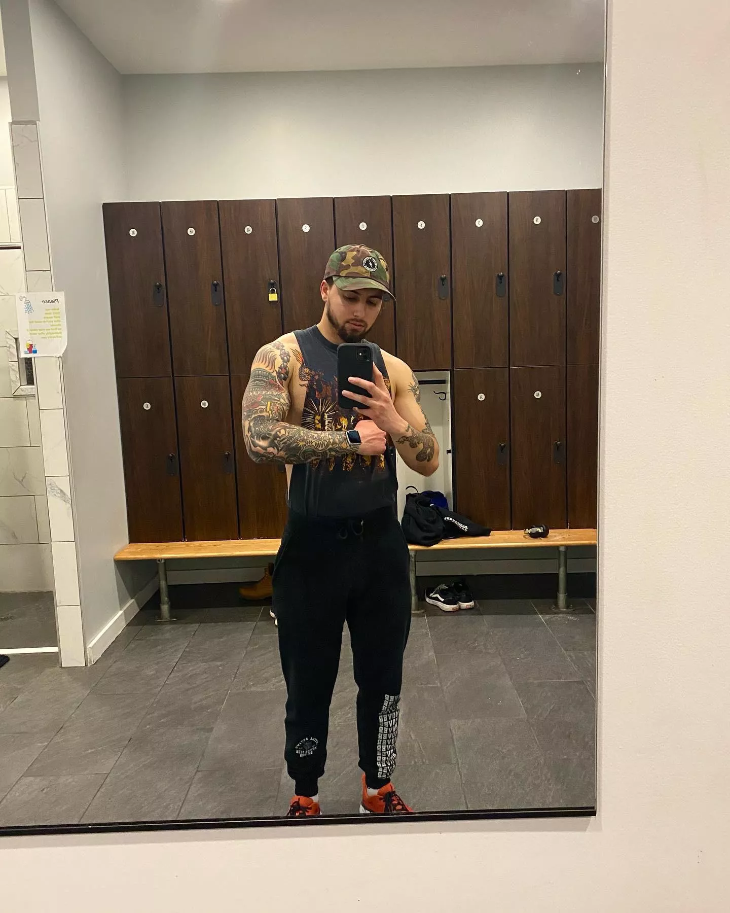 Just a tattooed, horny dad out here✌️