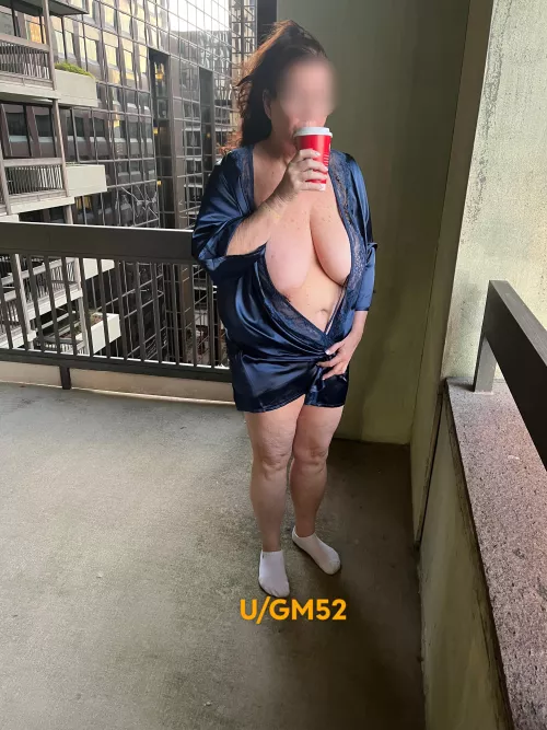 Morning coffee in the Big Easy!!! Happy Mardi Gras!!!☕️🎭