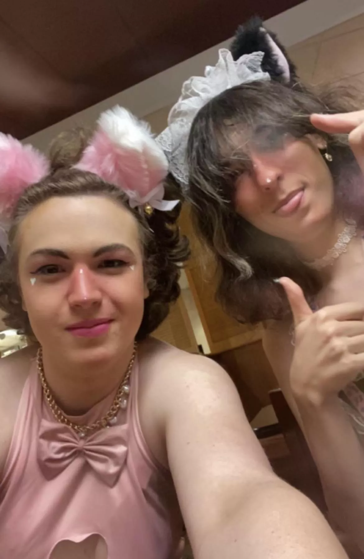 My friends wanted to dress fem so I helped do her makeup. She recently started dressing fem. Everyone should express themselves ❤️