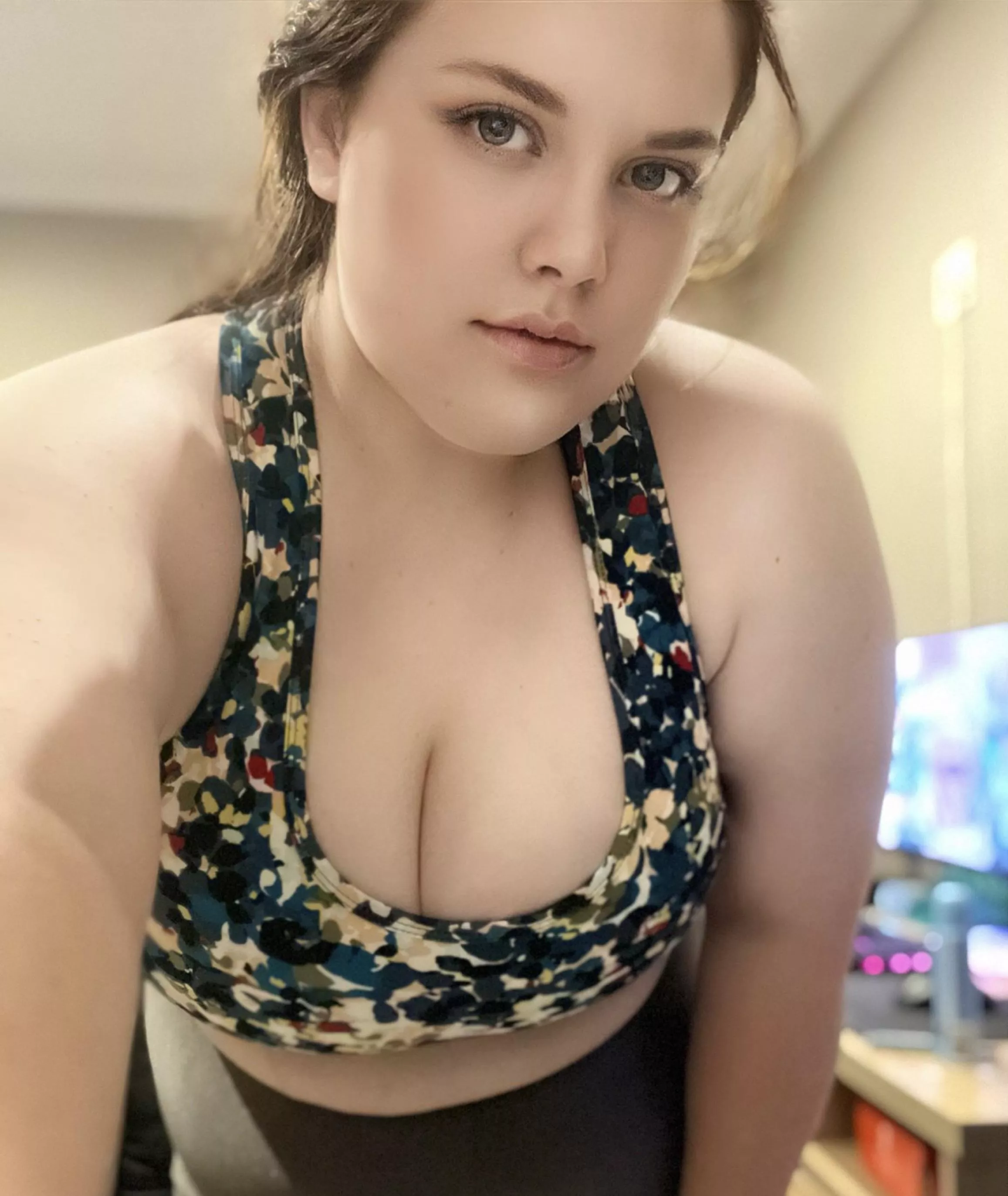 Some sports bra cleavage😜