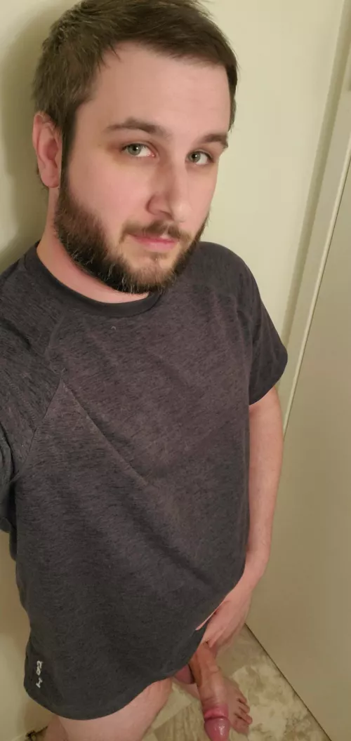 Thinking about eating out the local reddit milf has me hard tonight 😈