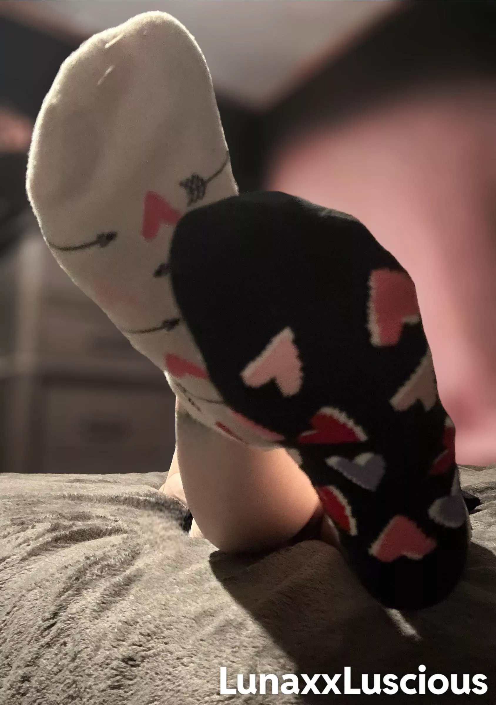 Which do you want to show love to 🤍🖤 [selling] [f] [us]