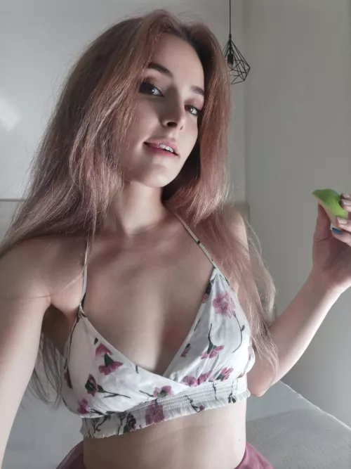 who wants some apple?