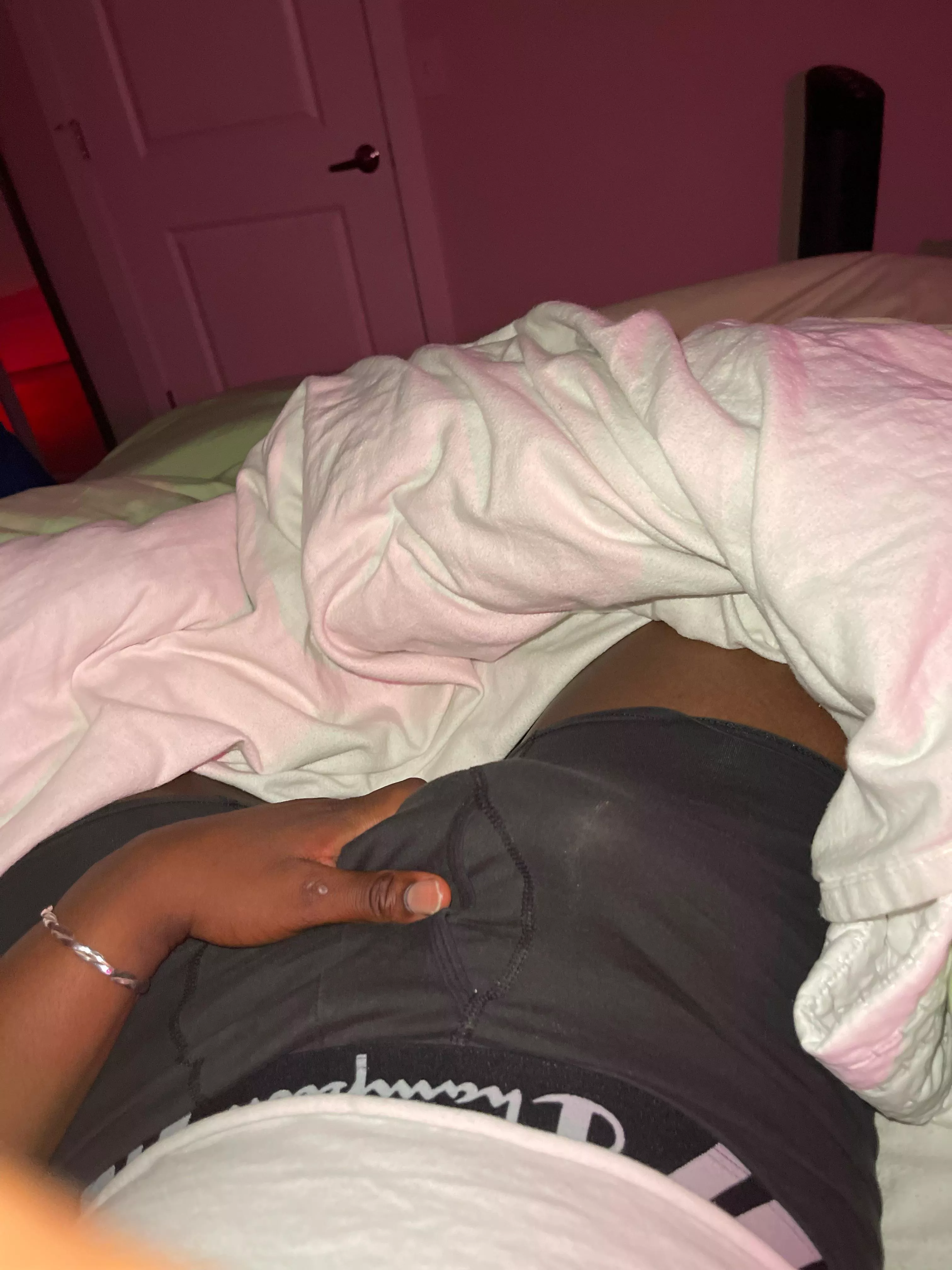 22 college looking for jerk bros snap:flyfelixxx bulgepics+ older++